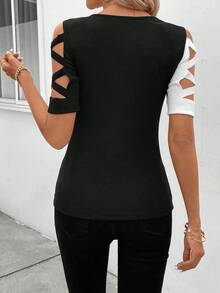 Camiseta Para Mujer Con Cuello Redondo Y Recortes En Contraste De Color - Blanco y Negro - Ver 2