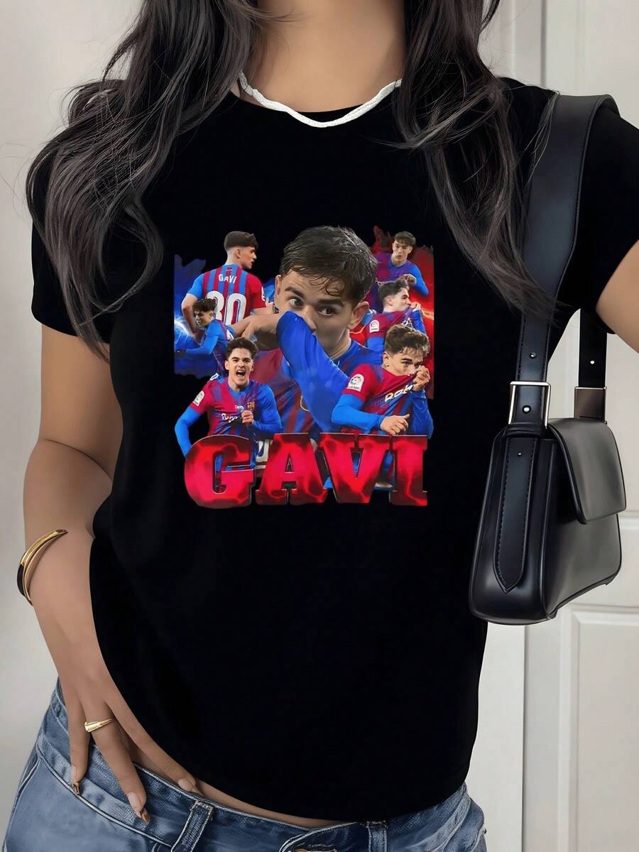 Vibrant Symbols Representing Passion For Football, Youthful Energy, And Unity In Every Movement, With Intense Colors And Dynamic Shapes That Evoke Enthusiasm And Strength. A Modern, Comfortable, Casual Women's T-Shirt For Everyday Wear. - 黑色 - 查看 1