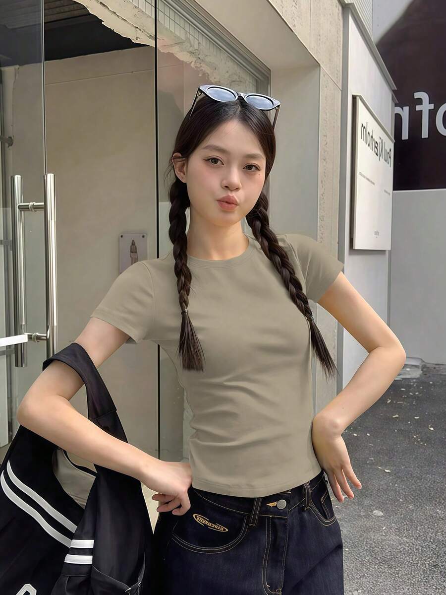 卡其色女款正肩短袖T恤,夏季圓領修身顯瘦時尚美式風百搭性感上衣休閒款 - 卡其色 - 查看 1