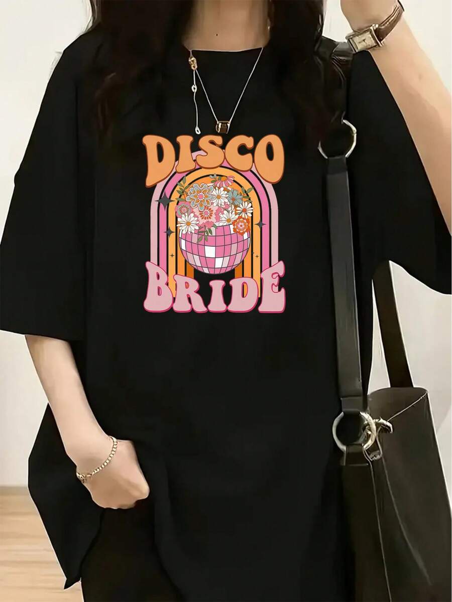 Simple And Versatile Design: 70s Disco Style + Vintage Bridal-Themed Design. A Pink And White Checkered Disco Ball Filled With Colorful Flowers Combines The Vibe Of Disco With The Soft Romance Of A Wedding. Printed T-Shirt - Women's Casual Short-Sleeved Crew Neck Top, Soft, Loose Fit, A Must-Have Fashion Item For Spring And Summer. Cotton T-Shirt. - 黑色 - 查看 1
