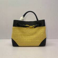 BV Bottega Small Andiamo Bolso de mujer tejido a mano de cuero genuinoBolsodebolso de manotipocuboconpatróntejidoparamujer,bolsodemarca,elegantebolsodemanoparaseñorabolsaderegaloexquisita,bolsodebolso de manodelujoparamujer,bolsocruzadodemodaparamujer,adecuadoparachicas,estudiantesnivel universitariodamasdeoficina,madresdemedianaedadparausodiario,comprasoficina,clase,reuniones,citas,actividadesalairelibretambiénunregaloidealparaBolso de mano vintage de estilo francés para mujer, bolso de hombro coreano de nicho, moderno y versátil, de paja con colores contrastantes. - Negro - Ver 3