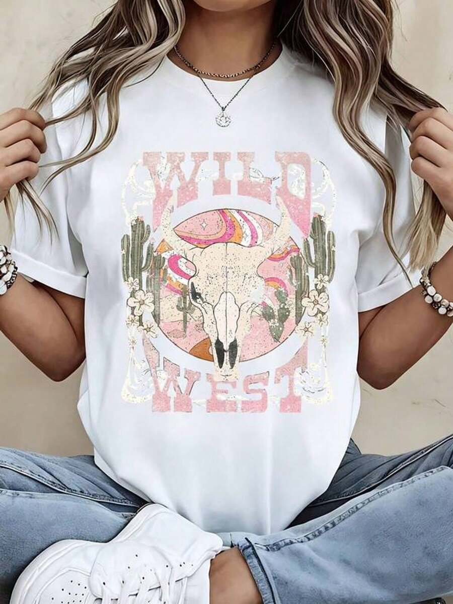 Camiseta casual de mujer con estampado gráfico de calavera de toro, cactus y flores en estilo boho para verano y actividades al e