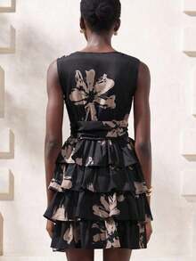 Vestido elegante sin mangas con cuello en V y lazo de cintura con mariposa, falda de pastel con capas, silueta ajustada en línea A, tela ligera y fluida, adecuado para fiestas en discotecas, eventos de moda, reuniones casuales, exposiciones de arte y vida nocturna urbana, que muestra el encanto de la personalidad y un estilo de vanguardia - Multicolor - Ver 2
