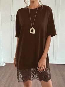 Vestido corto de verano de mujer con cuello redondo, mangas cortas de hombros caídos, parches de encaje y diseño holgado de un solo color - Marrón - Ver 8