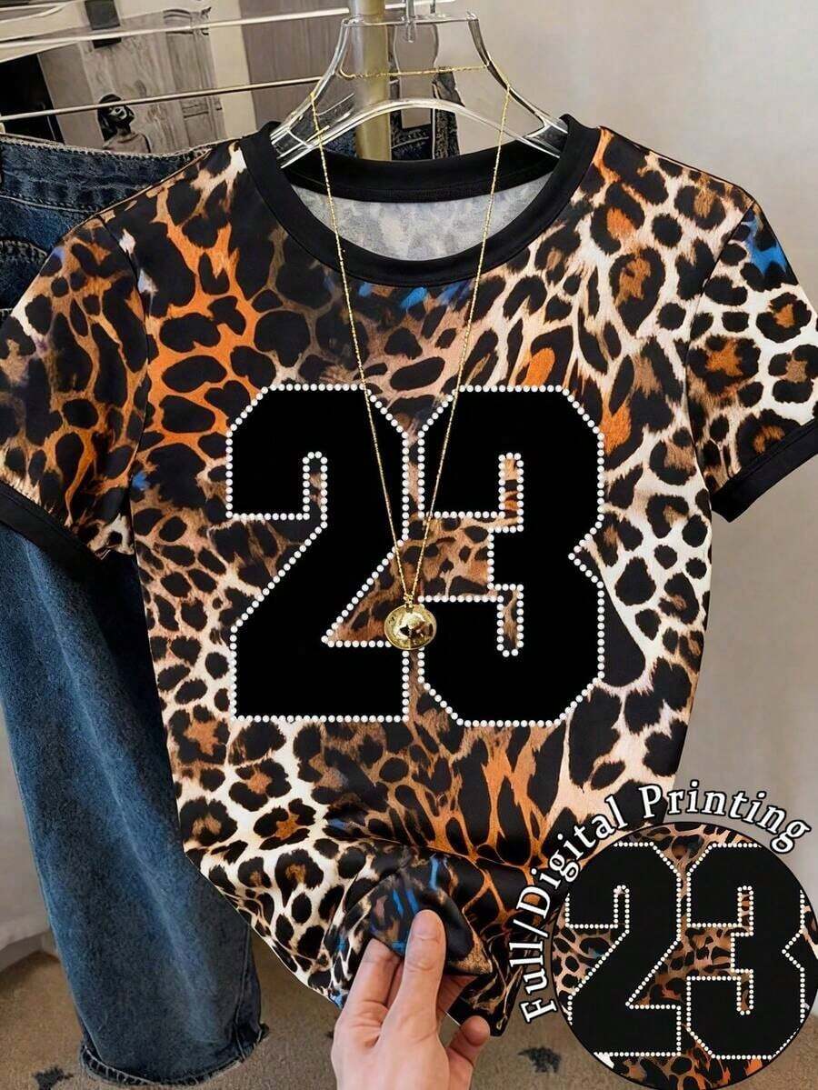 Camiseta de mujer de manga corta con cuello redondo, estampado de leopardo y gráfico numérico - Multicolor 3 - Ver 1