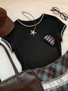 2026 Nueva Moda Camiseta Casual Versátil de Mujer con Cuello Redondo y Mangas Cortas, Contraste de Ribete, Top de Verano, Ropa de Primavera para Exteriores, Top Beige Casual Y2K - Negro - Ver 6