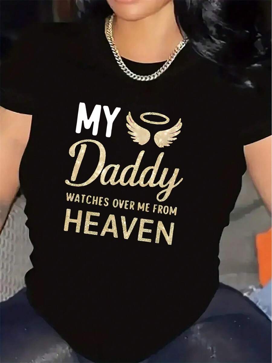 Camiseta de manga corta para mujer, hecha de un material suave y duradero, presenta un diseño de alas de ángel con la frase 'Mi papá me vigila desde el cielo', ideal para el hogar, la iglesia o salidas informales, cómoda y ligera, perfecta para el uso diario. - Negro - Ver 1