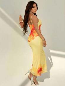 Vestido con tirantes de escote bajo y estampado floral rosa para estilizar la figura de mujer.Conjunto elegante y sexy para las vacaciones de verano - Multicolor - Ver 2