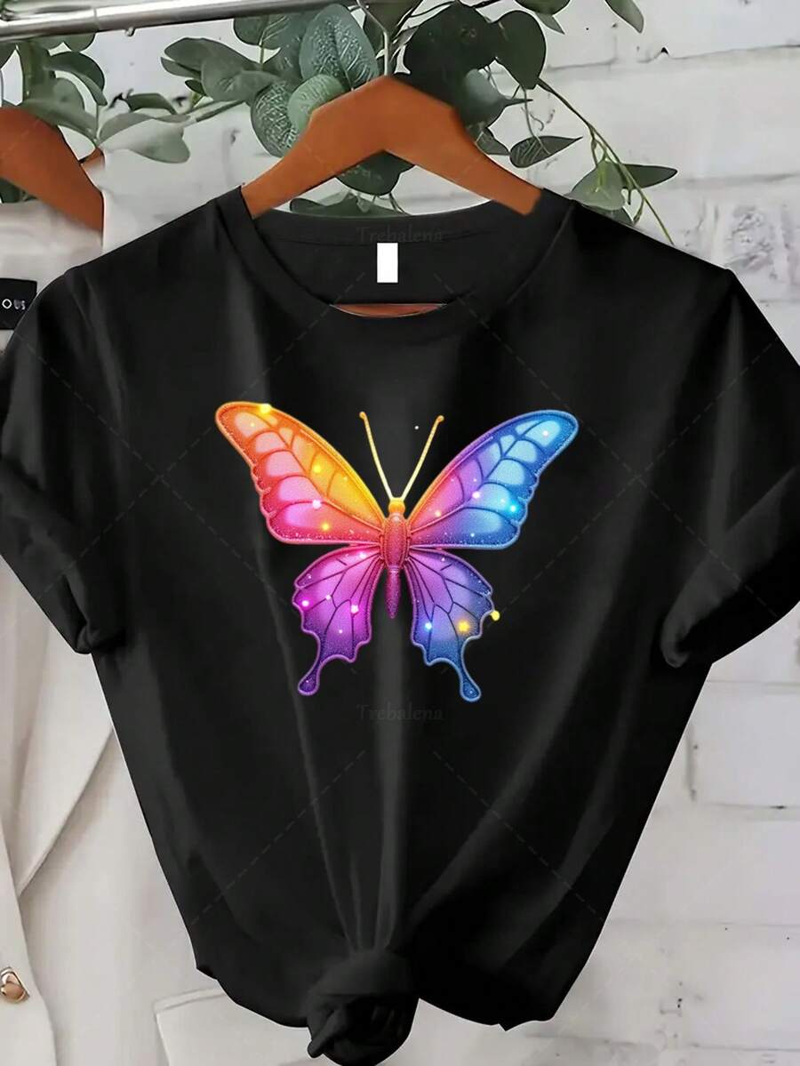 Classic Plus Size - Women's Plus Size T-Shirt With A Rainbow Butterfly Design, Perfect For Casual Summer Wear. This Short-Sleeved, Crew-Neck Tee Is Ideal For Both Summer And Fall, Making It A Great Thanksgiving Gift Choice. Best Seller - 黑色 - 查看 1