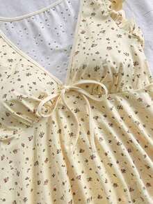 Camiseta de mujer con patrón de flores pequeñas sobre telas texturizadas, cuello en V con nudo delantero, para vacaciones de verano, tiempo libre y vuelta al colegio - Multicolor 2 - Ver 4