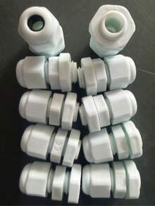 高密封防水连接器，IP68防水等级，持久防漏，强效防水，耐盐、耐酸碱、防尘，尼龙材质，阻燃等级V-2，工作温度-40℃至100℃，包含螺母、螺帽、夹爪和橡胶垫圈，连接器透明光滑，高韧性，抗冲击、耐老化。 - 均碼 - 查看 2