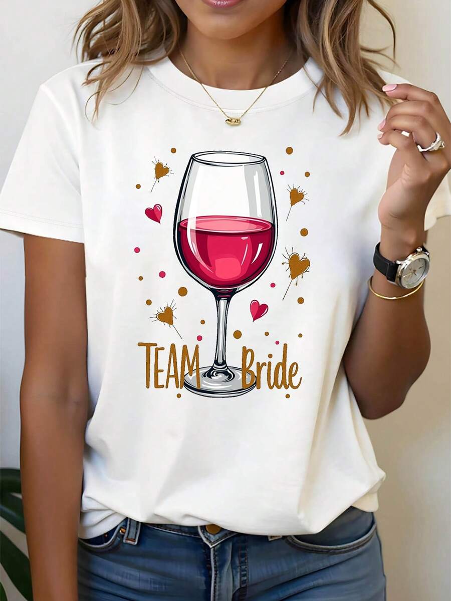 Camiseta de manga corta estampada para mujer, con estampado de corazón y copa de vino tinto de la frase "", para el equipo de la novia en una fiesta. Camiseta casual de manga corta y cuello redondo para mujer, ideal para primavera-verano, uso diario, salidas informales, regalo para vacaciones. - Blanco - Ver 1