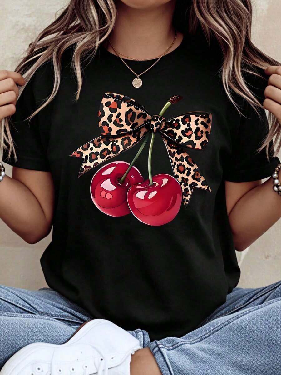 Under The Radar Women's Cherry Leopard Print Bow T-Shirt, Casual Summer Top, Fashionable Tee For Everyday Wear, Party Outfit - Urban Vintage Style, Unisex, Loose Cotton, Short Sleeve, Crew Neck. - 黑色 - 查看 1