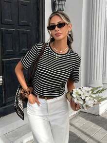 Camiseta casual de mujer de cuello redondo de manga corta a rayas, camiseta a rayas de estilo retro francés de color café, top de manga corta de cuello redondo estilizador y versátil, camiseta básica casual suave y pegajosa, top a rayas, pri - Negro - Ver 4