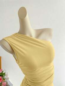 Top corto plisado de un hombro en color albaricoque, ropa de trabajo elegante, de estilo minimalista y casual para mujer, adecuado para primavera/verano - Amarillo - Ver 5