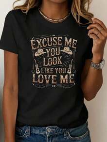 Camiseta de diseño estampado casual 100% algodón para mujer. Camiseta de verano para mujer con cuello redondo, estampado con el eslogan "Excuse Me You Look Like You Love Me", estilo western, top casual de verano, ligero y transpirable, ropa estilo música country, camiseta divertida estilo cowgirl, camiseta de mujer moderna y romántica, tops de verano 2026, atuendos diarios para mujer, adecuada para primavera, verano y otoño. - Negro - Ver 1