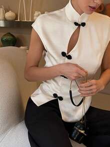 Chaleco de punto y camiseta de cuello alto con botones tradicionales chinos de estilo neo-chino, corte ajustado que estiliza la figura y disimula las curvas, prenda elegante y versátil para mujer. - Blanco - Ver 5