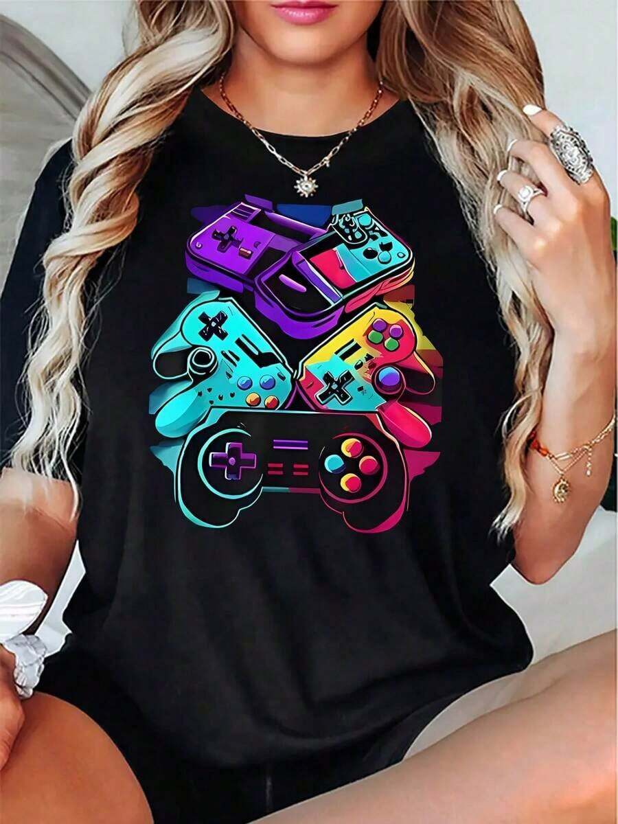 Camiseta con estampado de consola de videojuegos, camiseta de cuello redondo con estampado colorido de consola de videojuegos - 1 pieza, tejido de punto de poliéster, elasticidad media, manga corta, top cómodo para el verano. - Negro - Ver 1