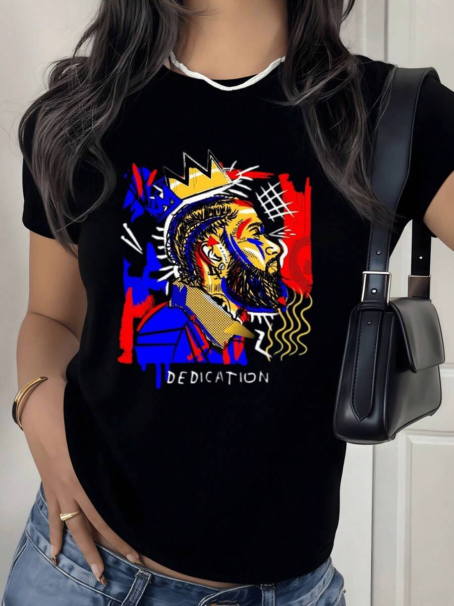 Corazón urbano con corona dorada que simboliza fuerza pasión y creatividad iluminando con colores rojo azul y amarillo en trazos modernos camiseta de mujer casual cómoda para uso diario - Negro - Ver 1