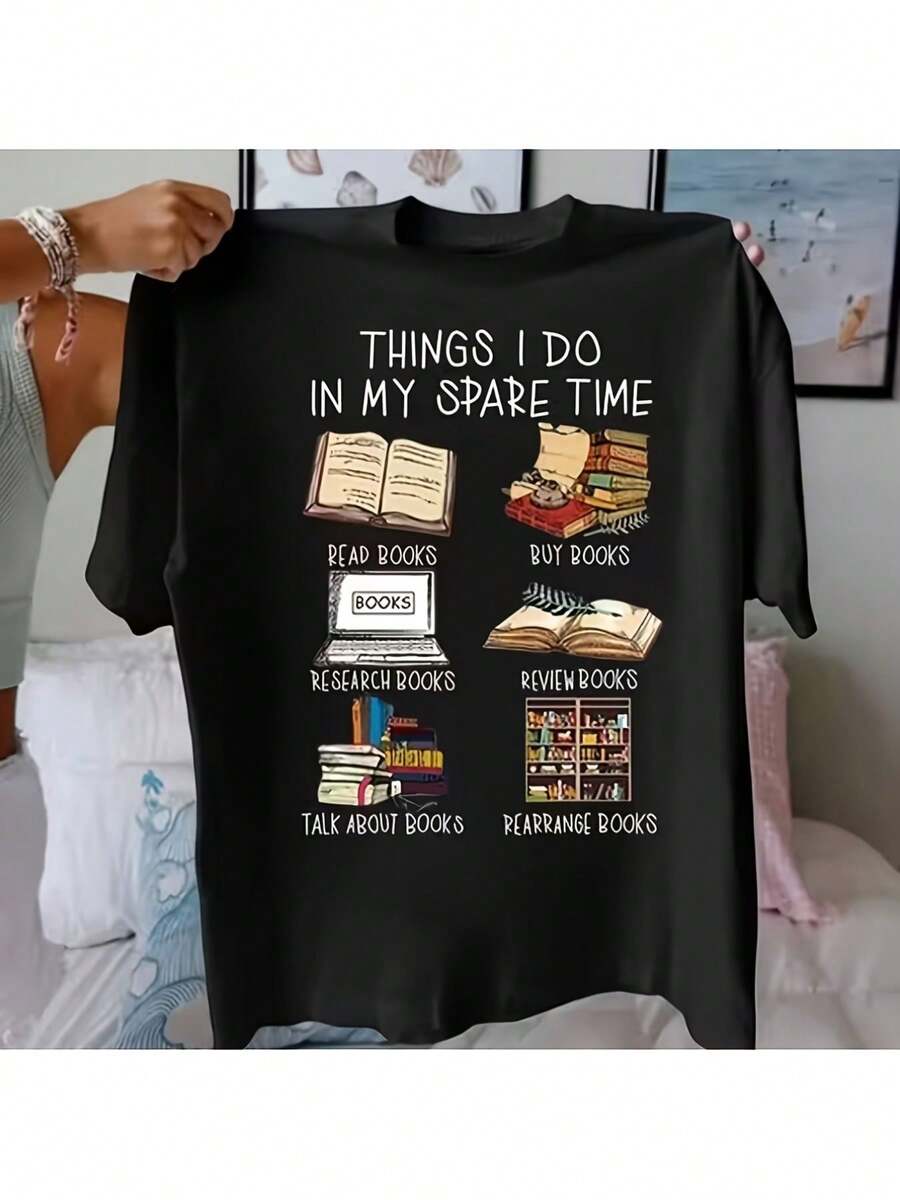 Elegante Camiseta Casual Negra para Uso Diario, diseñada para amantes de los libros, con un patrón temático de "Ocio Diario", que incluye ilustraciones de lectura, compra de libros, investigación, evaluación, discusión y organización de libros. Corte holgado, adecuada para el uso diario. Camiseta de moda elegante. - Negro - Ver 1