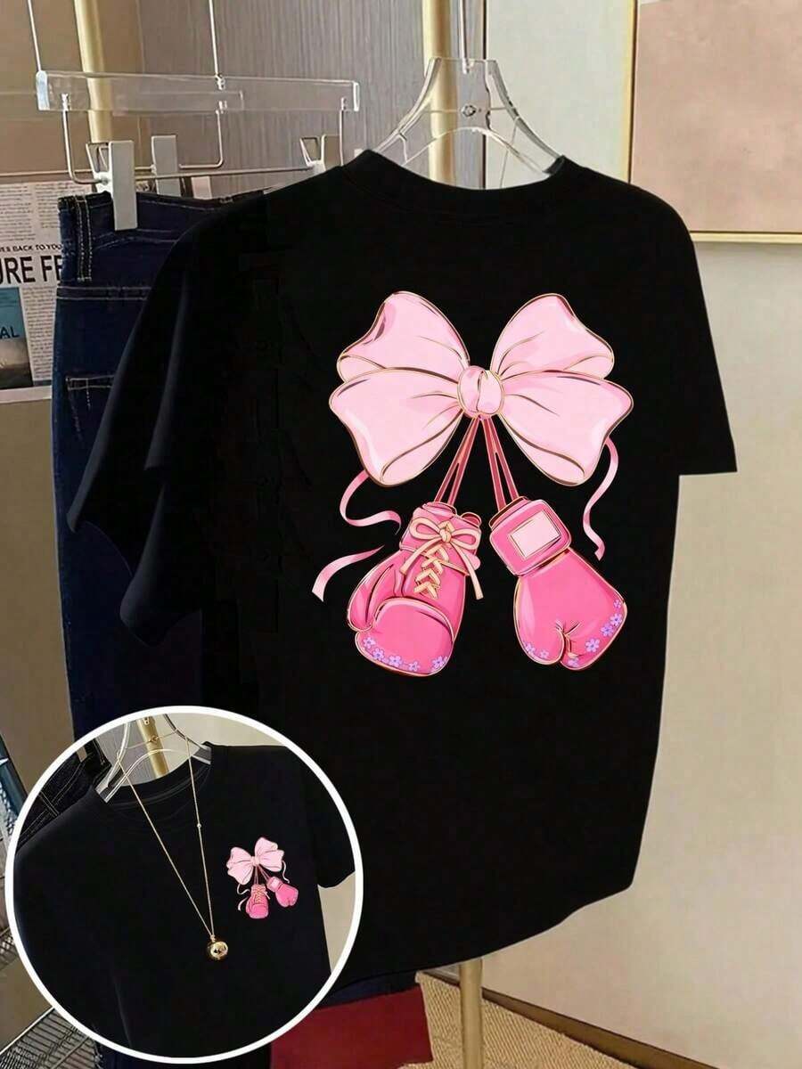 Camisetas de manga corta de talla grande para mujer, ideales para el verano, tops básicos para el día a día, camiseta de manga corta con paneles frontales y traseros - Guantes de boxeo rosados, decoración de lazo, estampado moderno - Camiseta estampada de primavera/verano para mujer, artículo de moda, transpirable y cómoda. - Negro - Ver 1