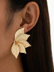 1 Pair Fashionable Elegant Maple Leaf Earrings, Suitable For Daily Wear - Gold - View 1