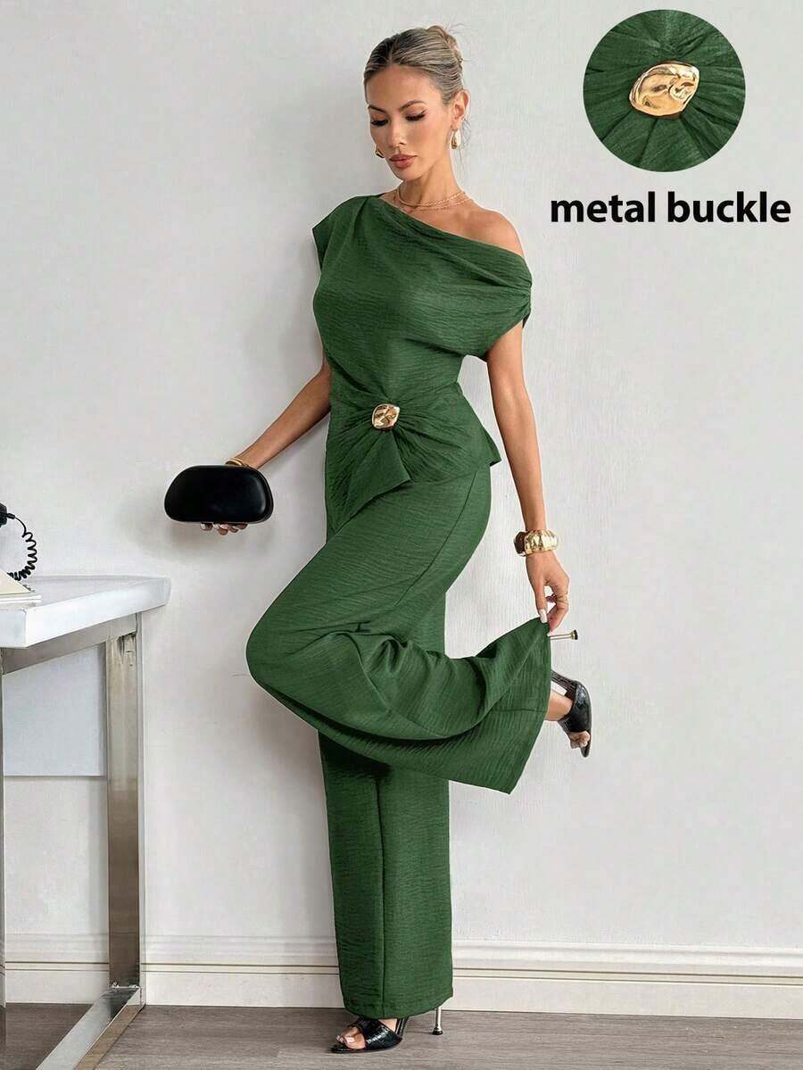 Conjunto informal de top con hombros fruncidos y decoración metálica, y pantalones de mujer de unicolor - Verde - Ver 1