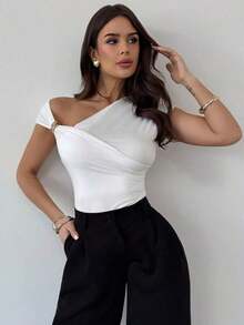 Camiseta blanca ajustada con hombro asimétrico, cintura fruncida, para mujer.Atuendo modesto y elegante para uso diario, playa, aeropuerto, vacaciones, trabajo como maestra. - Blanco - Ver 1