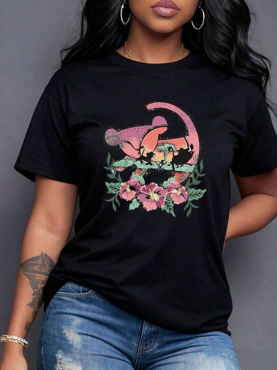 Sunset With Silhouettes Of Wild Animals Surrounded By Tropical Flowers That Symbolize Freedom And Connection With Nature. Casual, Comfortable And Modern Women's T-Shirt, Short Sleeve. - 黑色 - 查看 1