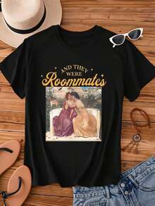 FunnyFashion Wo's Casual Loose Fit T-Shirt With Round Neck And Short Sleeves, Vintage Graphic Print "They Were Roommates", For Everyday Wear And Summer Outings - 黑色 - 查看 4