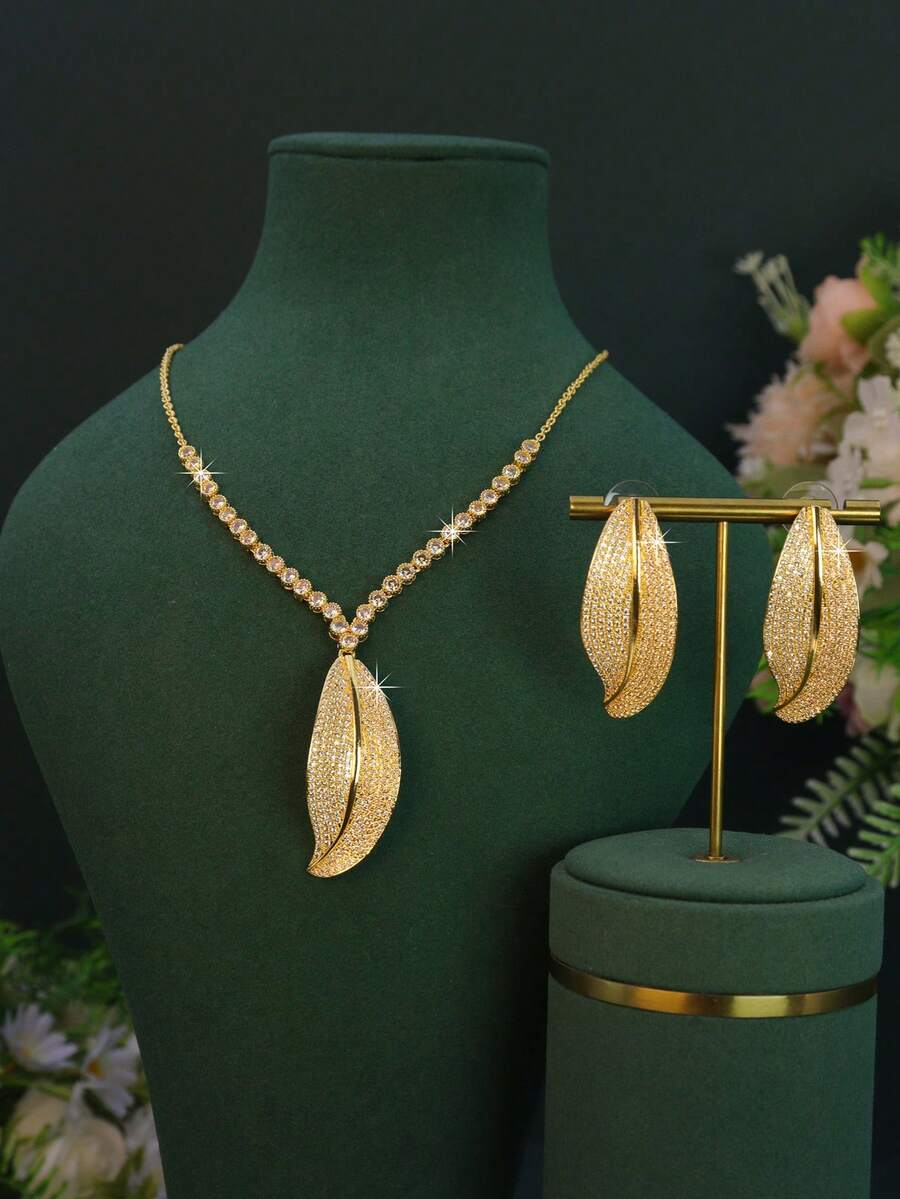 18 Karat vergoldetes luxuriöses königliches Stil Ahornblatt Design Braut Hochzeit Schmuckset, handgefasster weißer kubischer Zirkonia, inklusive Halskette und Ohrringe, geeignet für täglichen Gebrauch, Hochzeit, Freundschaftsgeschenk, Muttertagsgeschenk