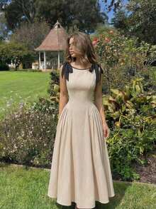 Vestido color albaricoque con cuello redondo, sin mangas, con ribete de contraste, lazo decorativo en la cintura y bajo acampanado - Caqui 2 - Ver 2