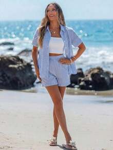 Conjunto informal de dos piezas de camisa a rayas de colores y pantalones cortos, ideal para vacaciones - Azul - Ver 5