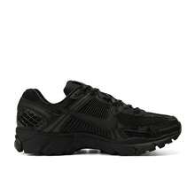 Nike Zoom Vomero 5 運動健身 邁柔避震防滑透氣 低筒 休閒訓練城市通勤跑步鞋 男女同款 黑 - 黑色 - 查看 9