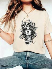 Almacén local, una camiseta de manga corta para mujer con estilo retro americano, de corte holgado y diseño estampado (los pantalones son solo para sugerencias de estilo). Esta pieza sencilla y elegante presenta un patrón de letras impresas con temática tropical, lo que la convierte en un elemento imprescindible para crear un look relajado de vacaciones, perfecto para ocasiones como el Día del Trabajo y el Día de la Independencia de México. - Beis - Ver 7