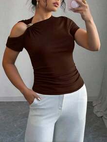 Camiseta de mujer de talla grande con decoración metálica y hombros descubiertos, para verano - Marrón - Ver 3