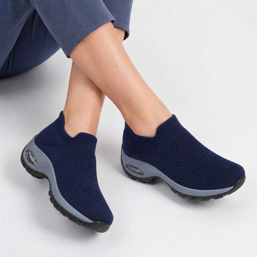 Giày thể thao nữ thoáng khí, đế dày chống trượt, kiểu dáng casual.