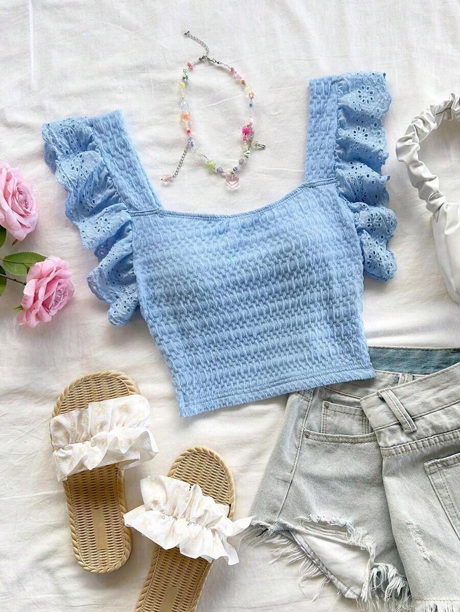 Elegante top corto de mujer de punto con plisados, adornos de encaje floral y diseño ideal para vacaciones - Celeste - Ver 1