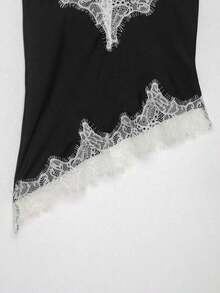 Camiseta de tirantes de mujer con parches de encaje y bajo asimétrico, versátil para citas y fiestas, de verano - En blanco y negro - Ver 11