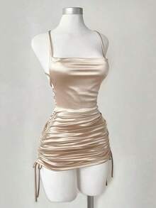 Vestido de mujer minimalista con tirantes finos, fruncido y escote bajo - Champán - Ver 3