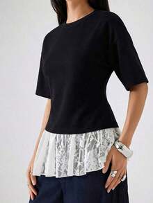 Camiseta de mujer de unicolor con cuello redondo, hombros caídos, manga corta, parche de encaje, bajo irregular con volantes - Blanco y Negro 2 - Ver 4