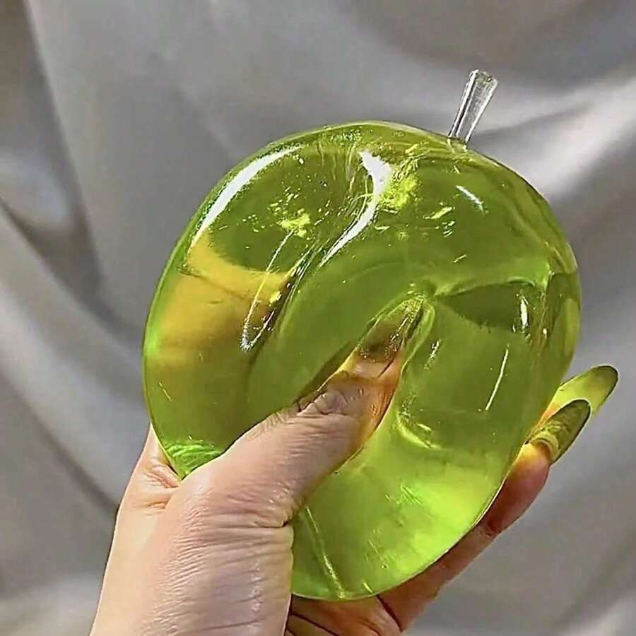 1個隨機發貨蘋果造型慢回彈麥芽捏捏樂，紓壓捏捏玩具，餃子捏捏