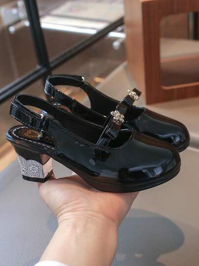 Giày sandal đế bệt gót vuông đính hoa lấp lánh cho bé gái, giày công chúa da bóng cho bé gái dự tiệc và đi chơi hàng ngày.