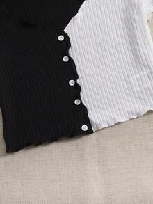 Camiseta casual de mujer con botones, mangas cortas y volantes de color contrastante - Blanco y Negro - Ver 5