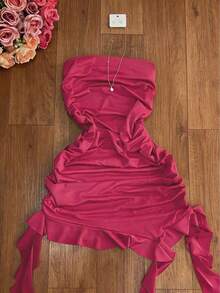 Elegante vestido ajustado de color vino tinto con cuello halter, con diseño asimétrico y fluido, perfecto para fiestas, vacaciones en la playa, festivales de música, salidas y citas, vestido ajustado de verano para mujer, vestido de fiesta para mujer - Rosa Fucsia - Ver 4