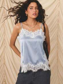 -E Elegante conjunto de vacaciones para mujer con top de tirantes finos, ajuste ceñido, de satén beige con ribete de encaje - Celeste - Ver 8