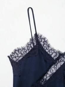 Camiseta de tirantes de mujer con parches de encaje y bajo asimétrico, versátil para citas y fiestas, de verano - Azul marino - Ver 3