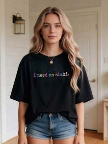 Playera minimalista moderna. Necesito una camiseta de Alanii con temática de bebidas de verano, que presenta un diseño holgado de cuello redondo y manga corta, disponible en estilos unisex, con un estilo streetwear hip-hop, adecuada para ropa de gimnasio, atuendos para conciertos, ropa familiar y infantil, y como regalo de Año Nuevo 2026. - Negro - Ver 1
