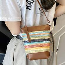 BV Bottega Small Andiamo Bolso de mujer tejido a mano de cuero genuinoBolsodebolso de manotipocuboconpatróntejidoparamujer,bolsodemarca,elegantebolsodemanoparaseñorabolsaderegaloexquisita,bolsodebolso de manodelujoparamujer,bolsocruzadodemodaparamujer,adecuadoparachicas,estudiantesnivel universitariodamasdeoficina,madresdemedianaedadparausodiario,comprasoficina,clase,reuniones,citas,actividadesalairelibretambiénunregaloidealparaBolso Tejido Color-Block para Mujer, Verano 2026, Nuevo, Moderno y Elegante, Bolso de Paja, Versión Coreana, Estilo Simple, Bandolera - Caqui con marrón - Ver 5