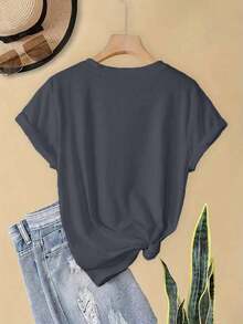 New Fall/Winter 2026 Release: Women's Short-Sleeved T-Shirt With A Round Neck, Relaxed Fit, And A Bull's Head Print In A Modern Design. Ultra-Soft Fabric With A Great Drape, Perfect For Urban Looks And Street Style. Women's Blouses, Women's T-Shirts, Women's Casual Blouses - 白色的 - 查看 9